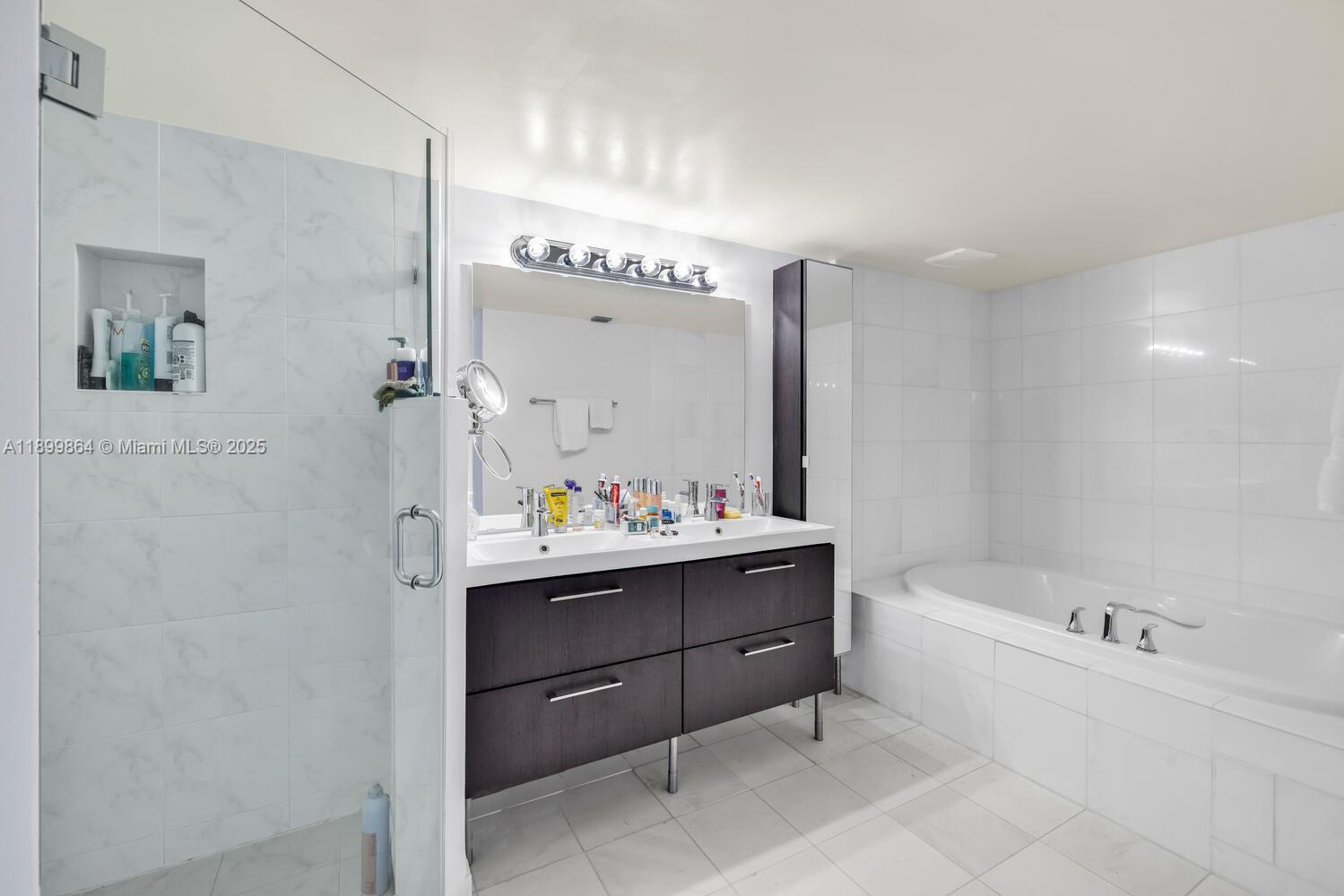 SUNSET HARBOUR NORTH COND - Residential Lease