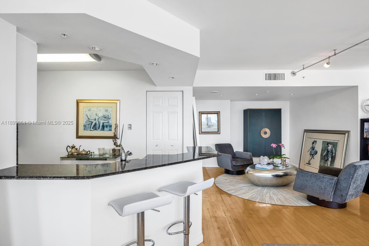 SUNSET HARBOUR NORTH COND - Residential Lease