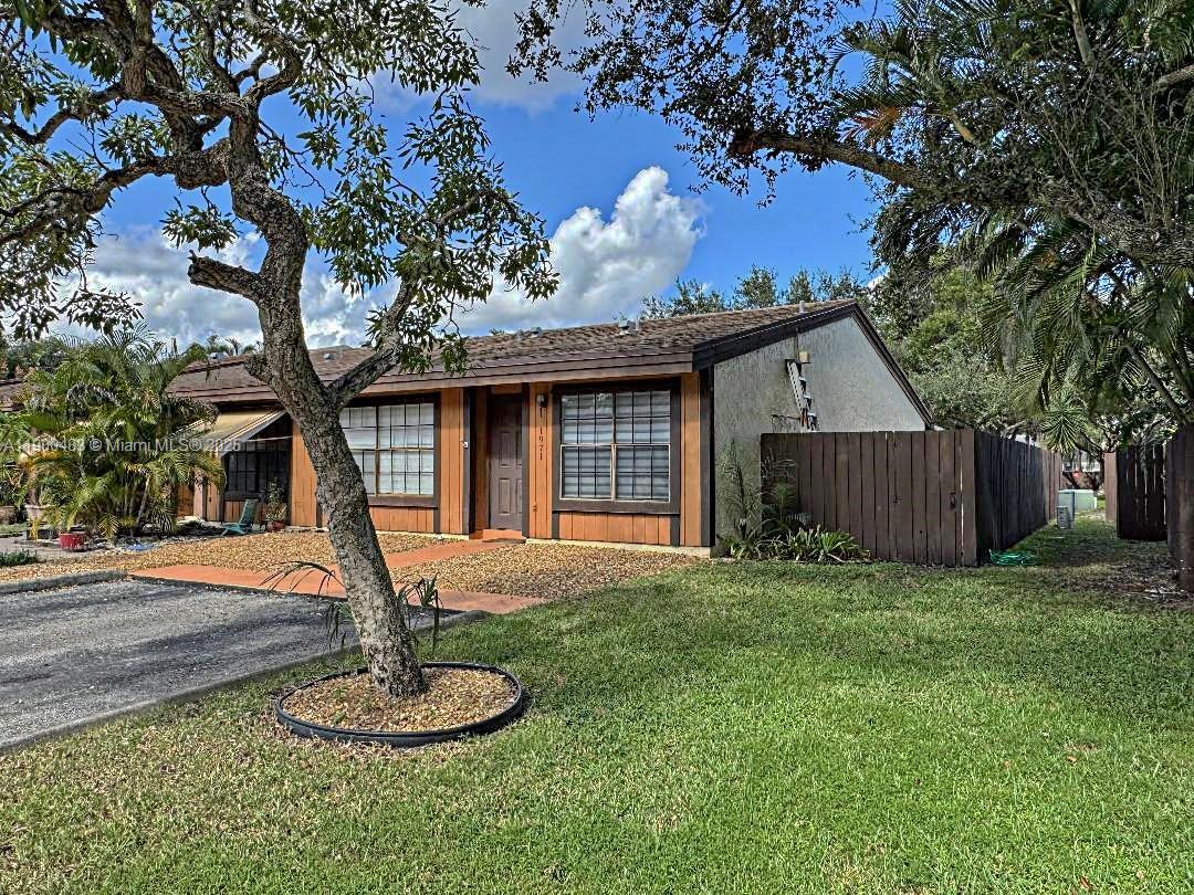 1971 Seagrape Ave