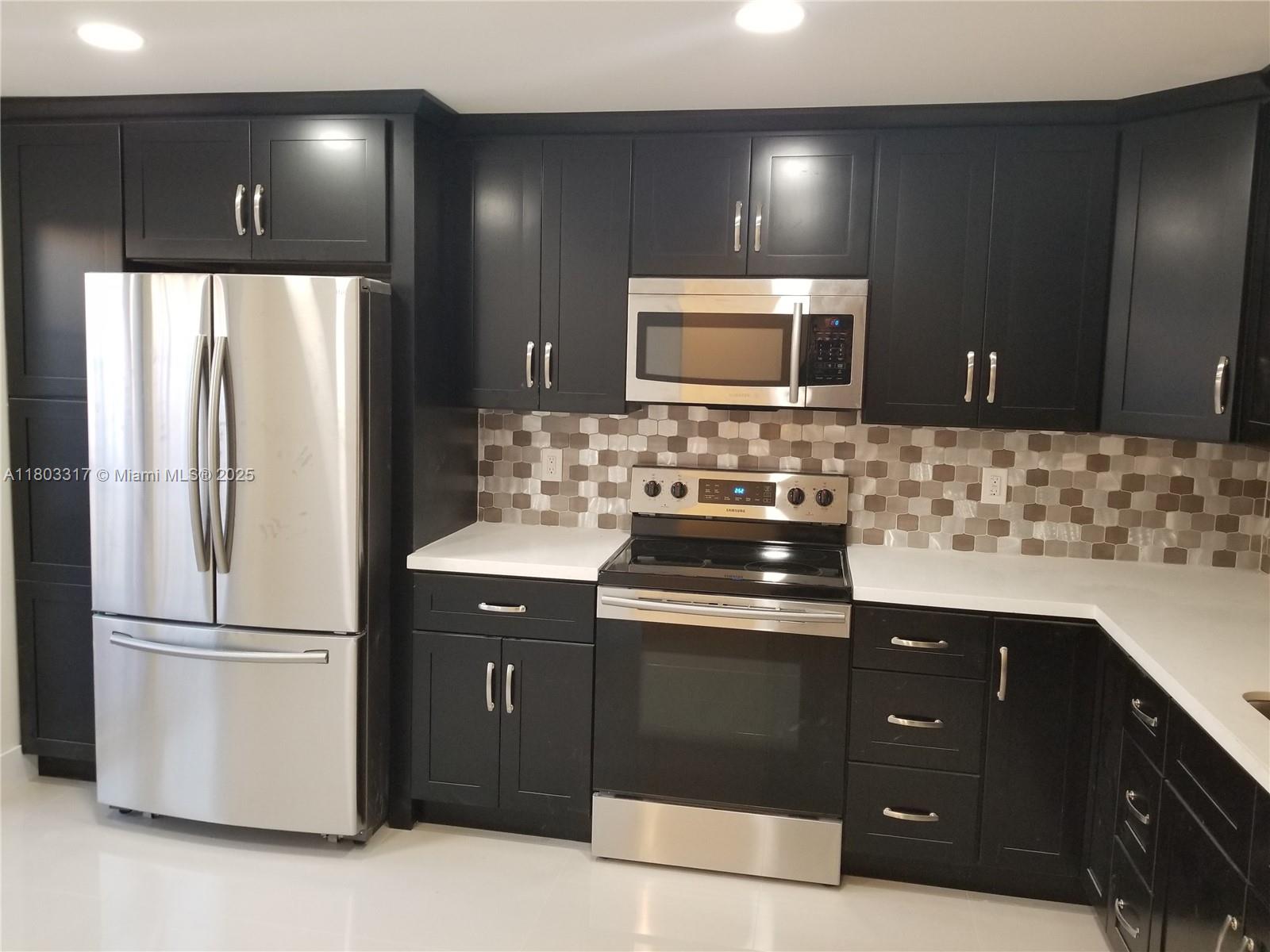 TOWNHOUSES OF VENETIAN PA - Residential Lease