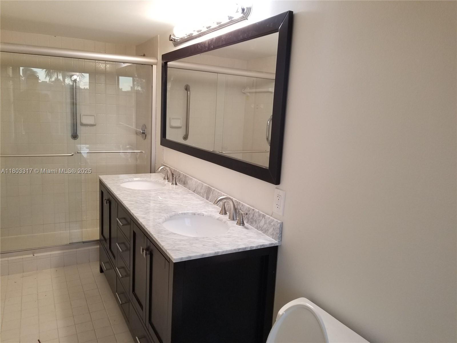 TOWNHOUSES OF VENETIAN PA - Residential Lease