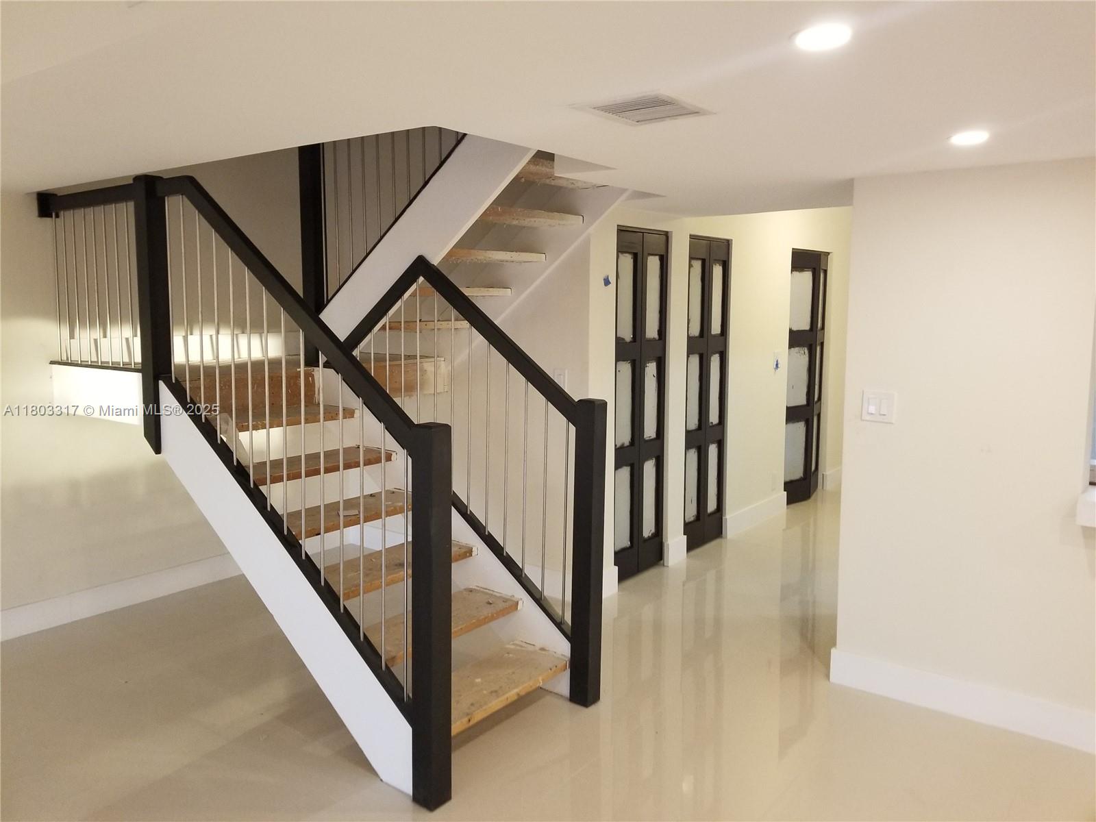 TOWNHOUSES OF VENETIAN PA - Residential Lease