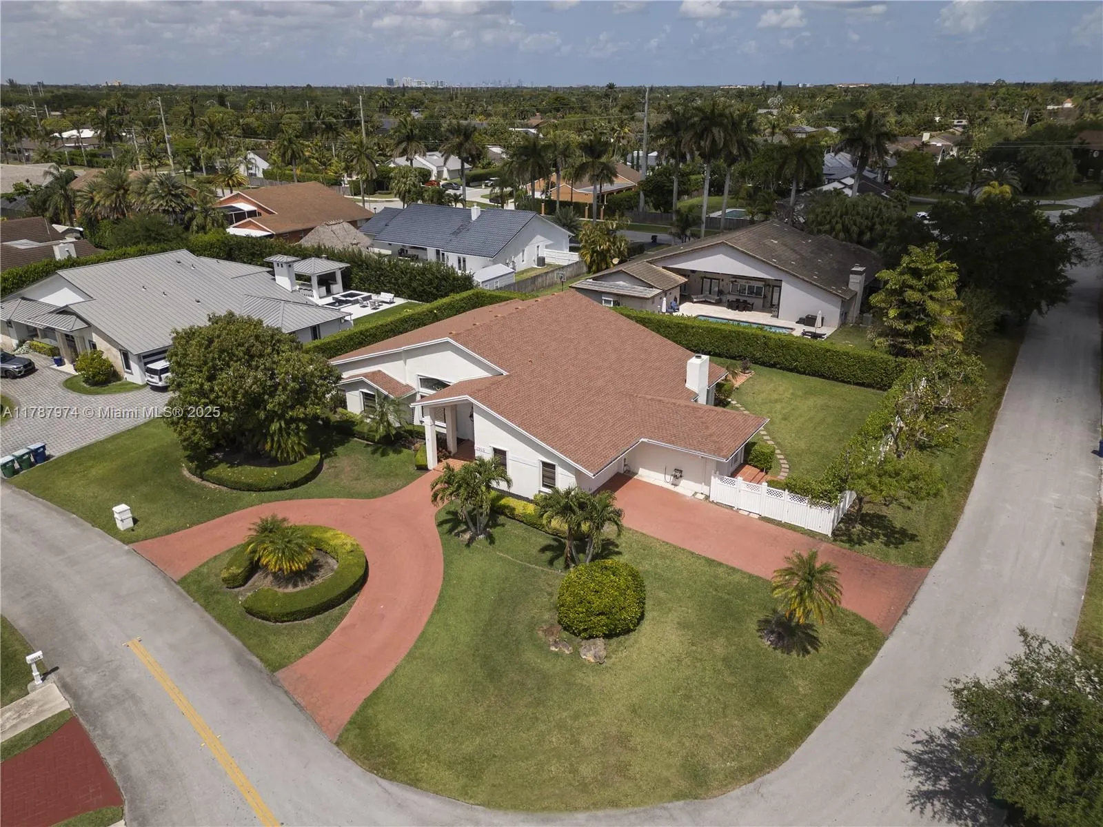 Miami, Florida 33176, United States, 5 Bedrooms Bedrooms, ,3 BathroomsBathrooms,Residential,Active,113948