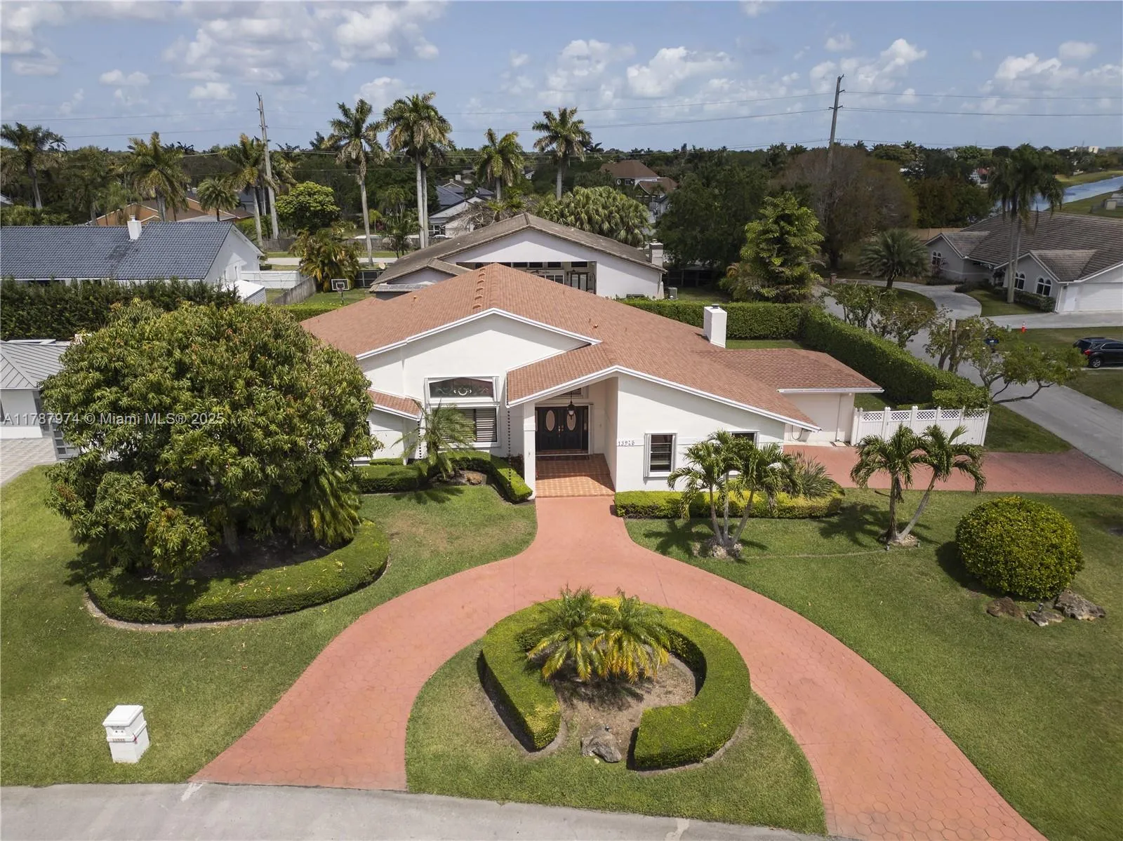 Miami, Florida 33176, United States, 5 Bedrooms Bedrooms, ,3 BathroomsBathrooms,Residential,Active,113948