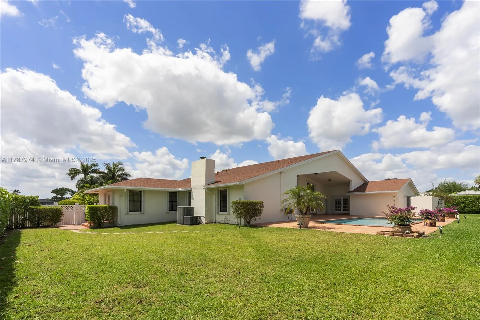 Miami, Florida 33176, United States, 5 Bedrooms Bedrooms, ,3 BathroomsBathrooms,Residential,Active,113948