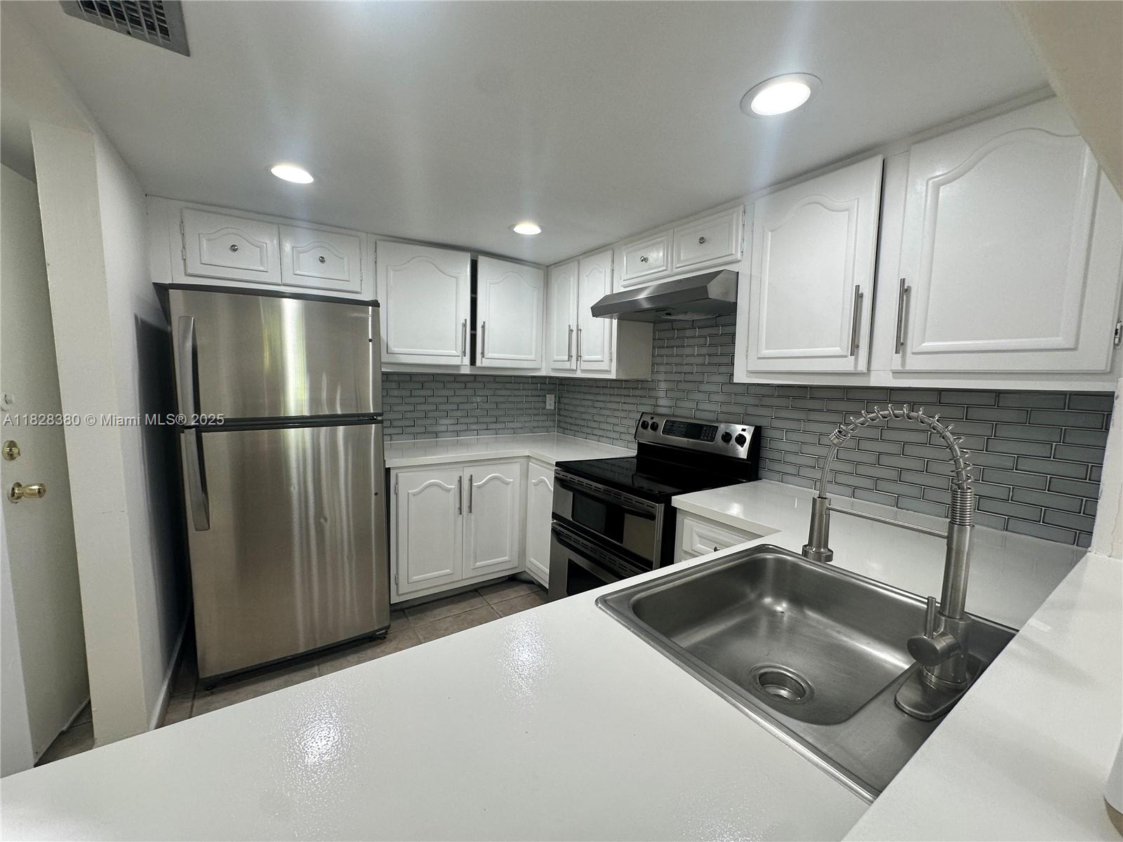 13685 NE 10th Ave 208