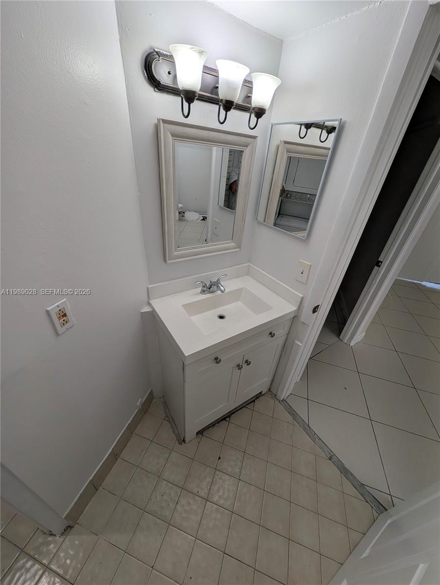 VERABELLA FALLS CONDO - Residential Lease