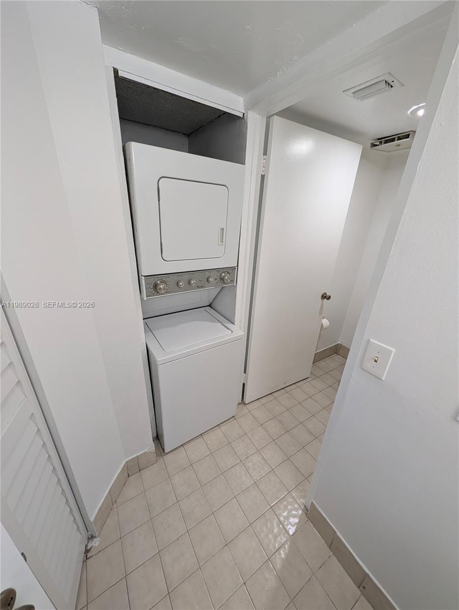 VERABELLA FALLS CONDO - Residential Lease