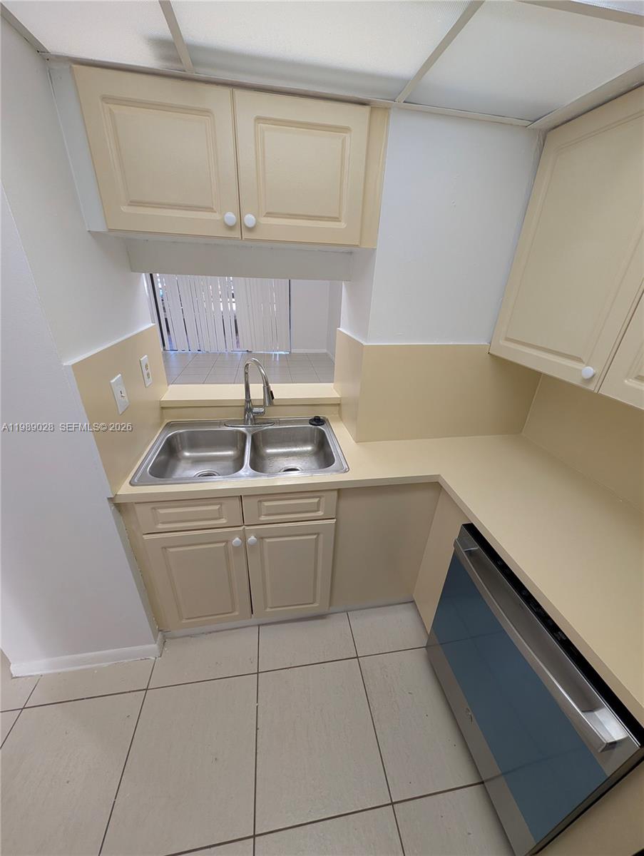 VERABELLA FALLS CONDO - Residential Lease