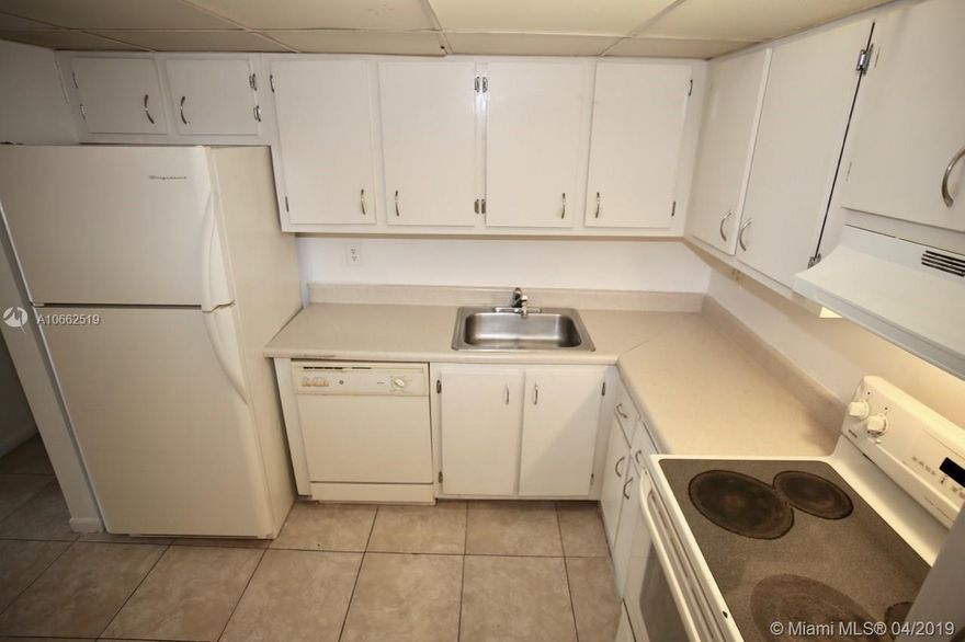 Freshly painted, large 2/2 unit, title floors through , open kitchen , close to club house, pool and gym , gated community, close to supermarket and schools. Vacant Lock box on Stairs.