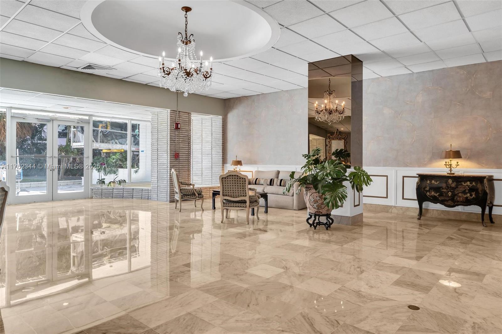 IMPERIAL HOUSE CONDO - Residential