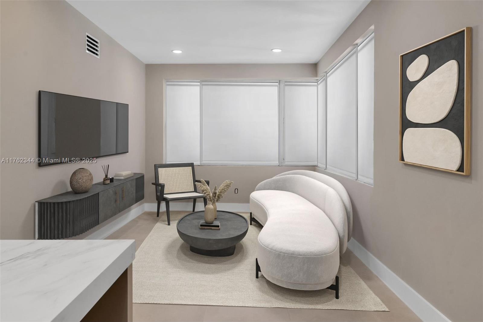 5255 Collins Ave 9B