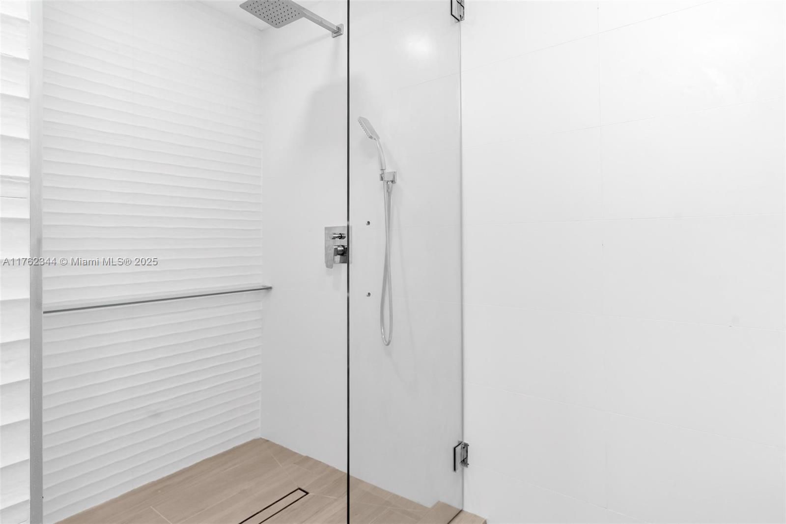 IMPERIAL HOUSE CONDO - Residential