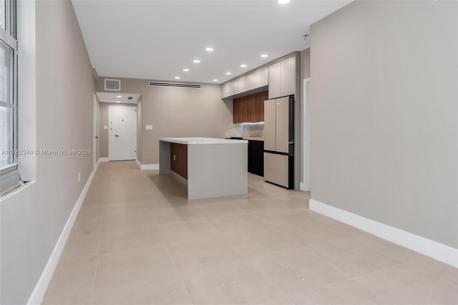 5255 Collins Ave 9B