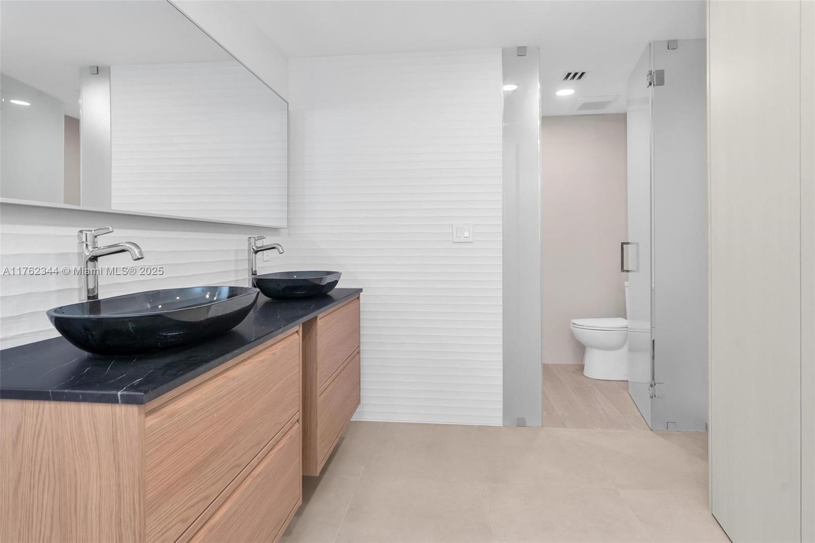 IMPERIAL HOUSE CONDO - Residential