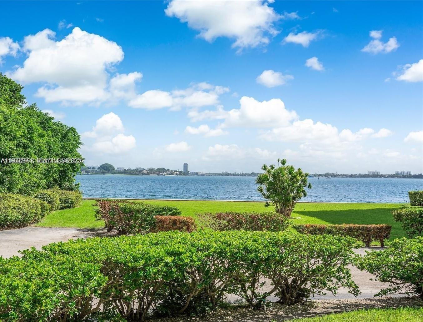 THE SHORES CONDO - Residential