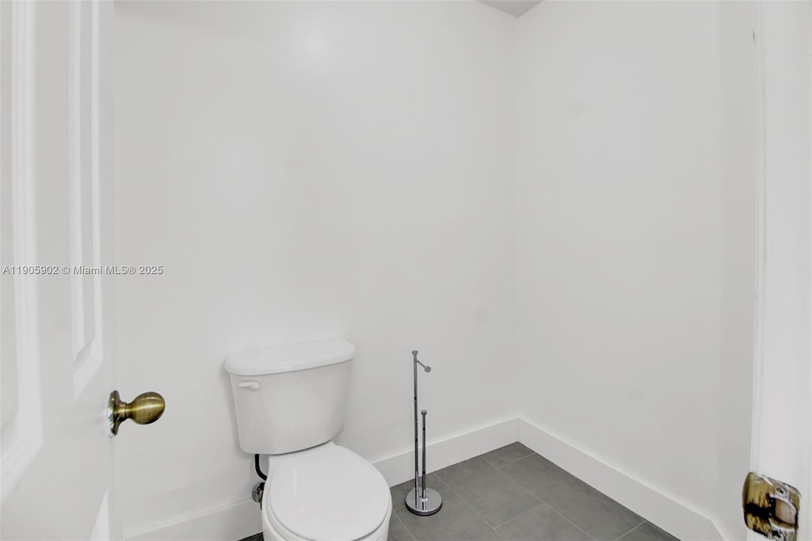 FOUR LAKES SEC 7 - Residential Lease