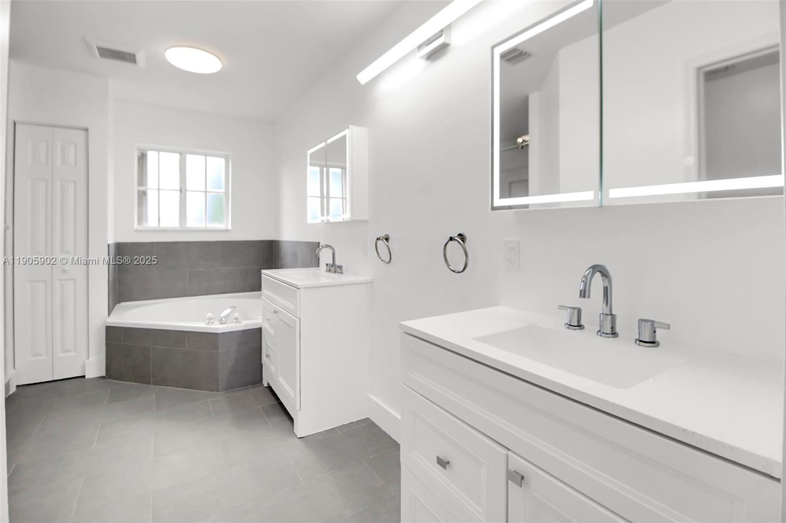 FOUR LAKES SEC 7 - Residential Lease