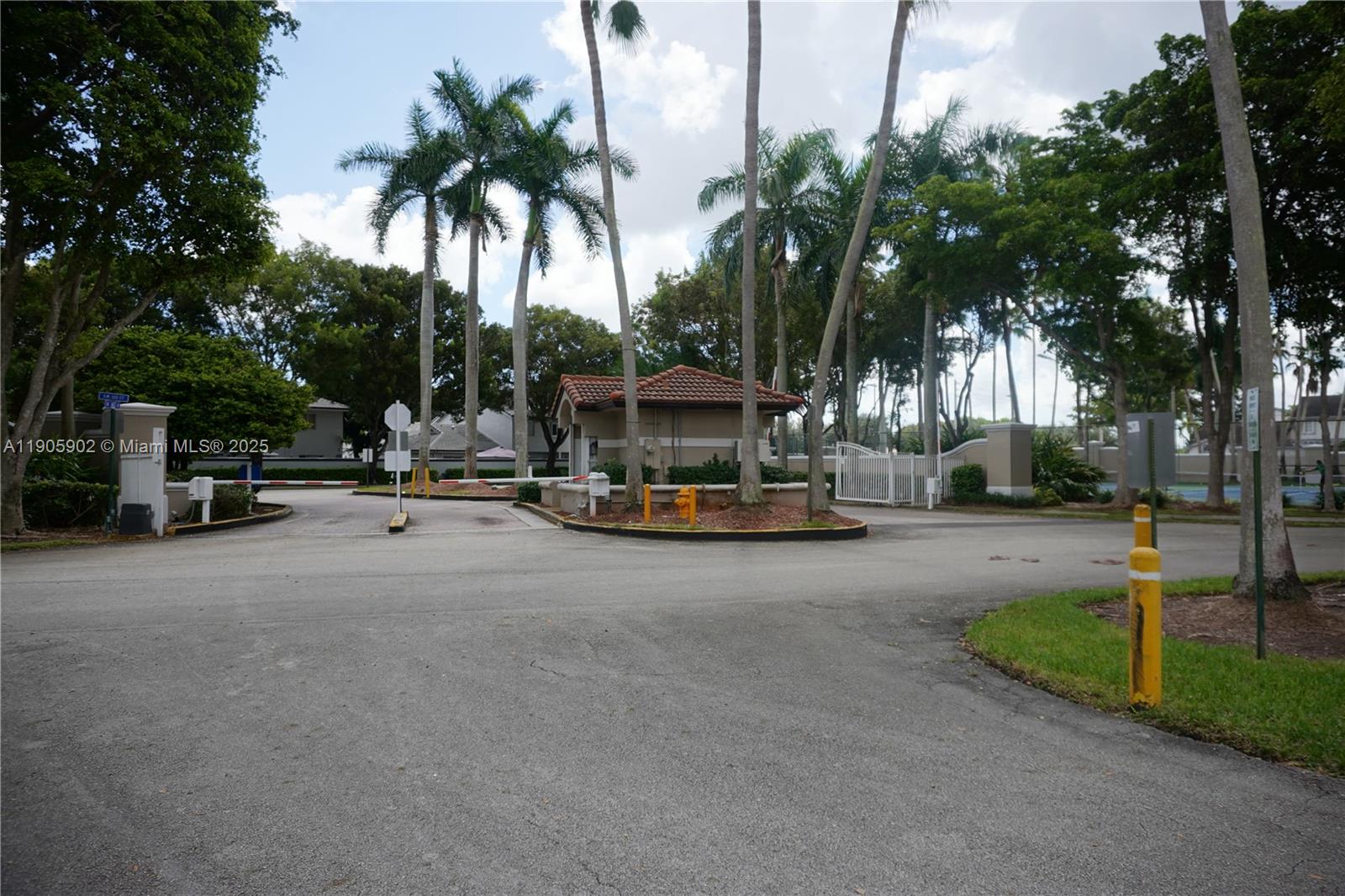 FOUR LAKES SEC 7 - Residential Lease