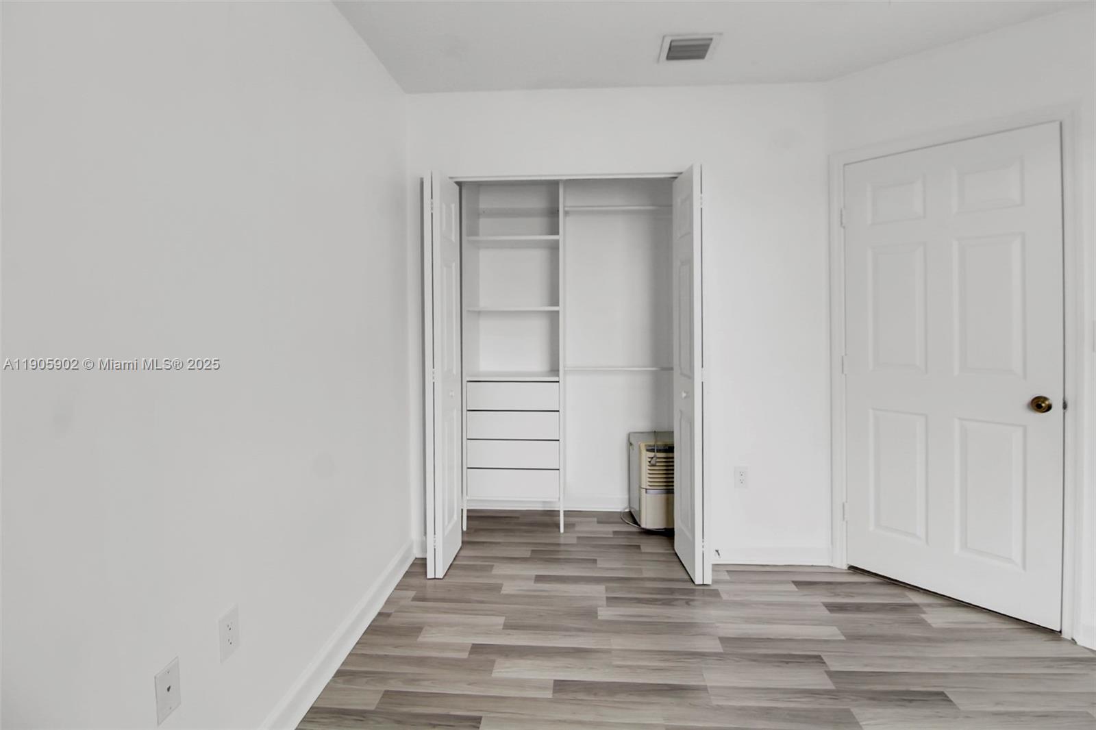 FOUR LAKES SEC 7 - Residential Lease