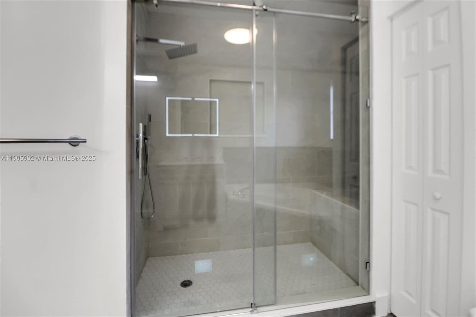 FOUR LAKES SEC 7 - Residential Lease