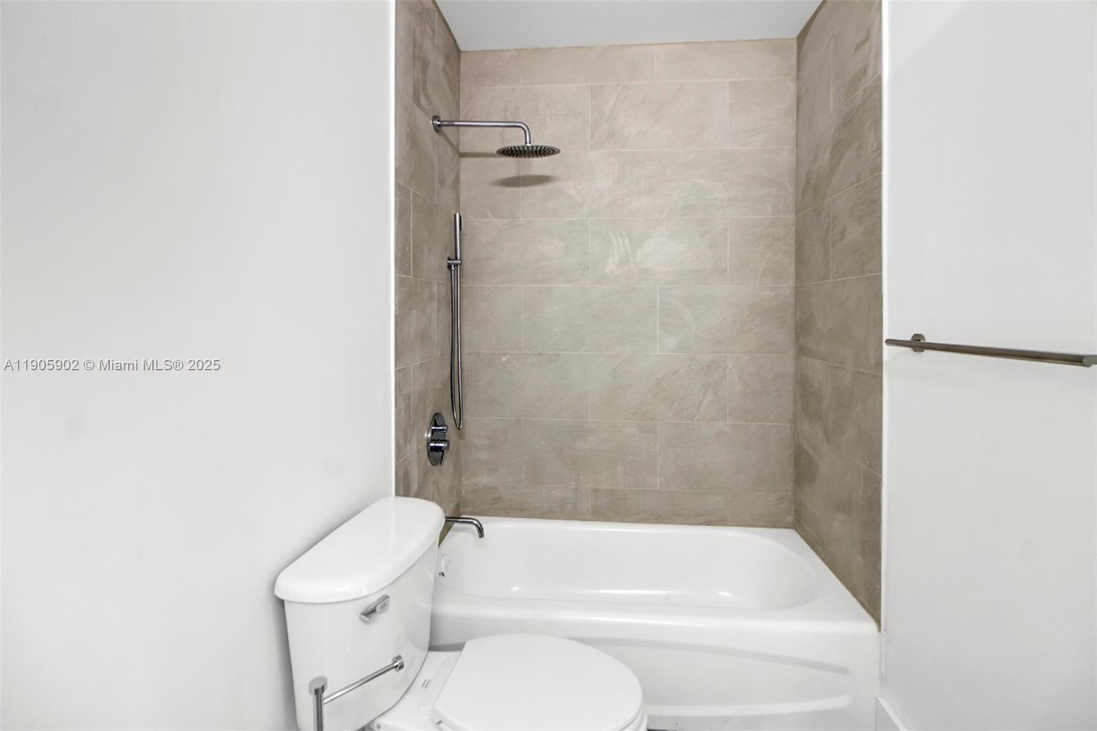 FOUR LAKES SEC 7 - Residential Lease