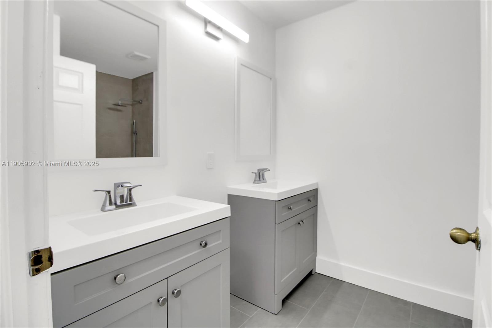 FOUR LAKES SEC 7 - Residential Lease