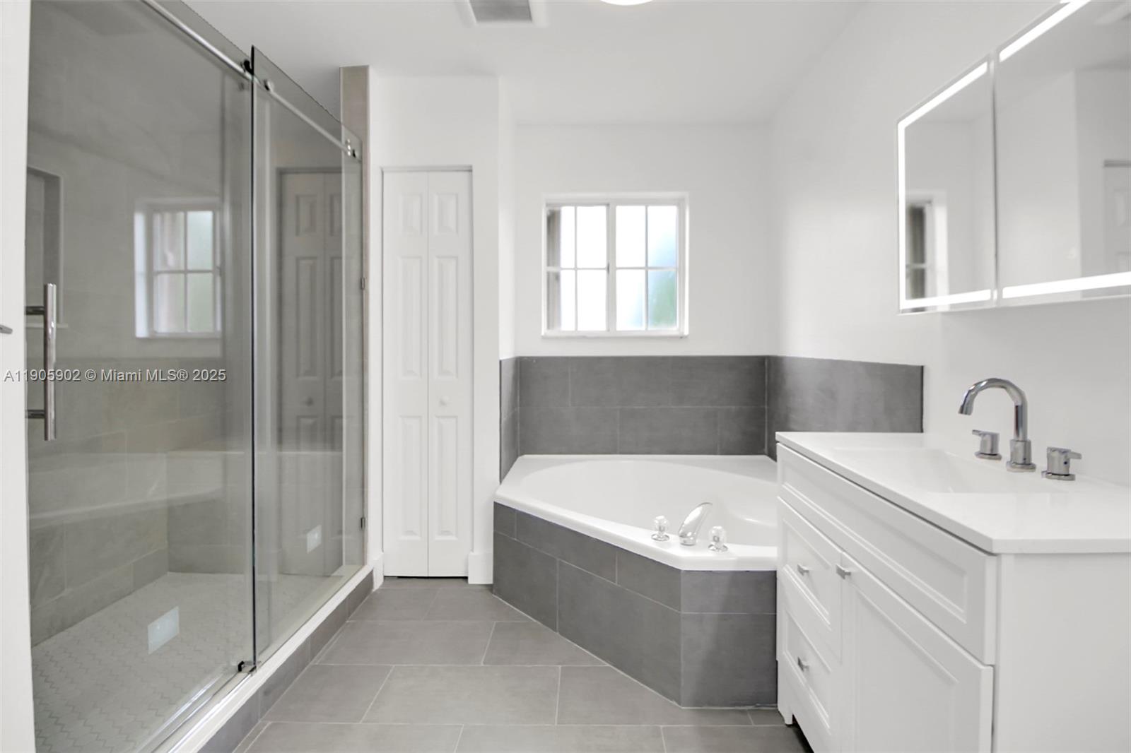 FOUR LAKES SEC 7 - Residential Lease