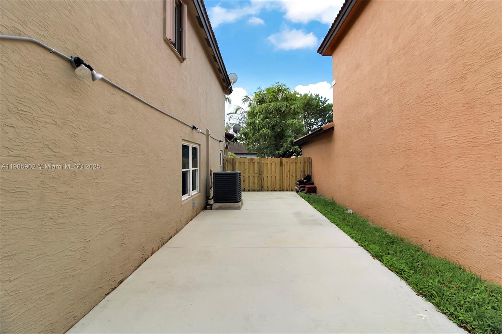 FOUR LAKES SEC 7 - Residential Lease