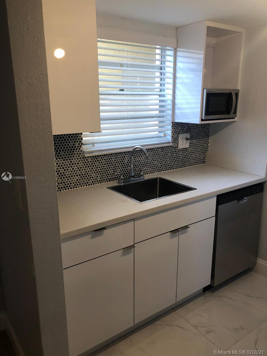 COURTYARDS AT KENDALL CON - Residential Lease