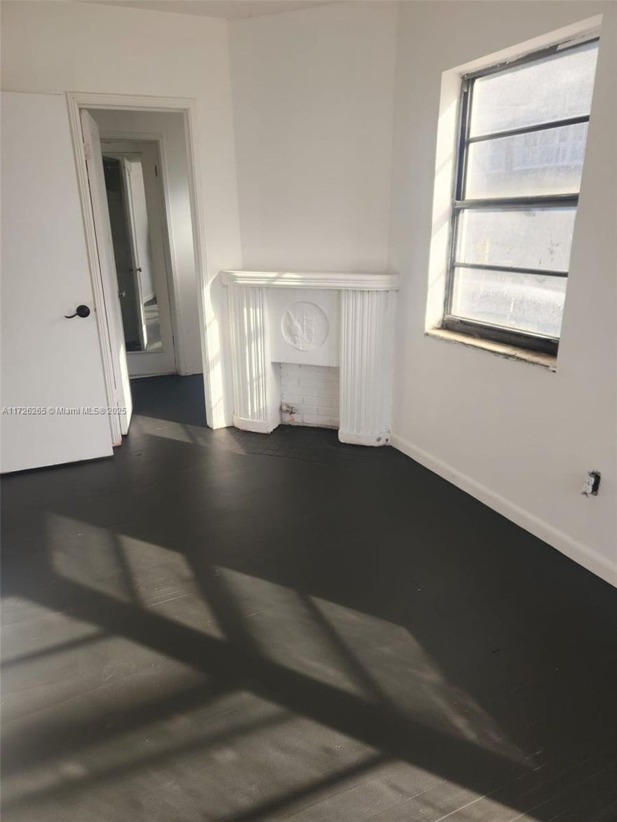 1/1 for rent in collins ave. Surfside.