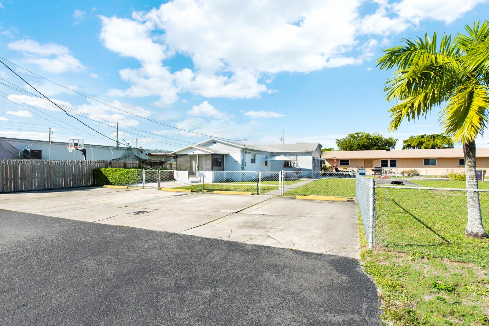 115 Ne 2nd St, Hallandale Beach, Broward County, Florida - 2 Bedrooms  
2 Bathrooms - 