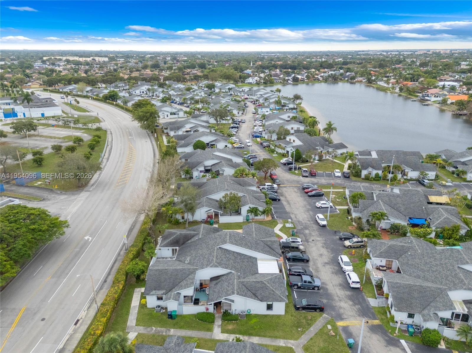 WESTWIND LAKES GARDEN HOM - Residential