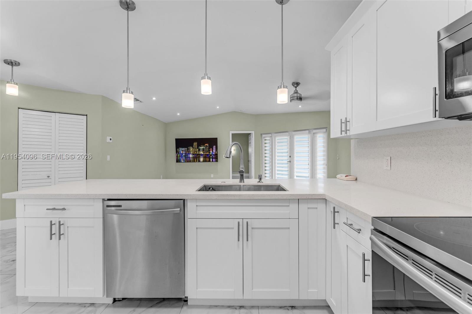 WESTWIND LAKES GARDEN HOM - Residential