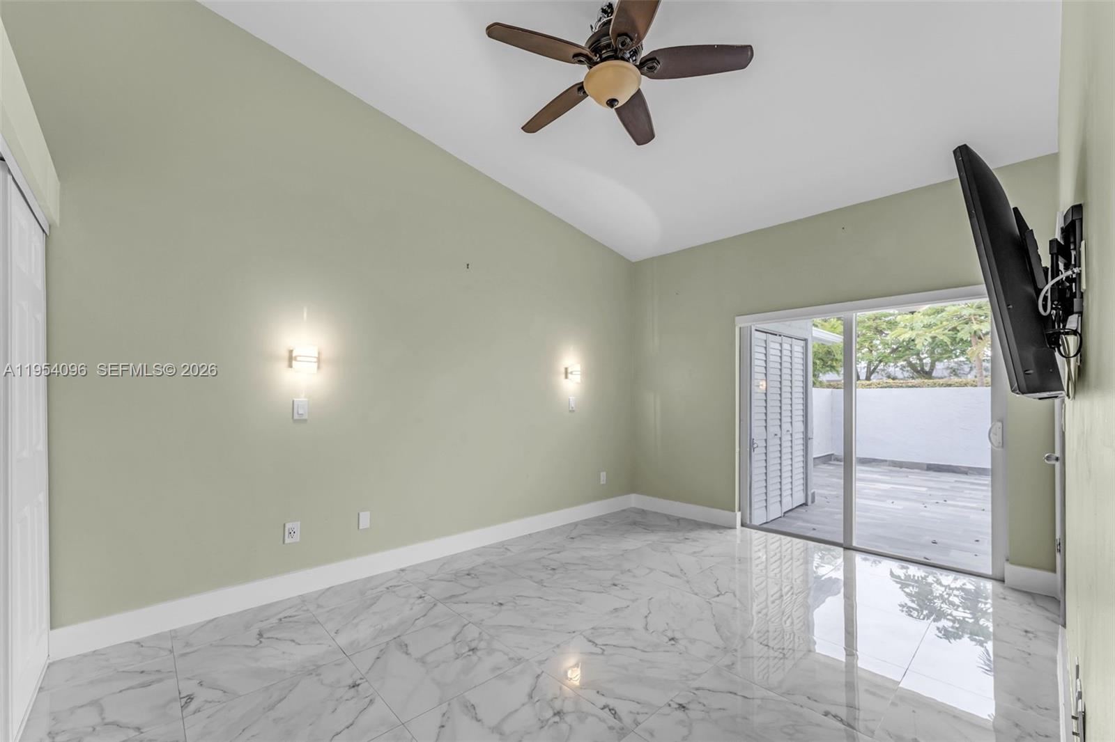 WESTWIND LAKES GARDEN HOM - Residential