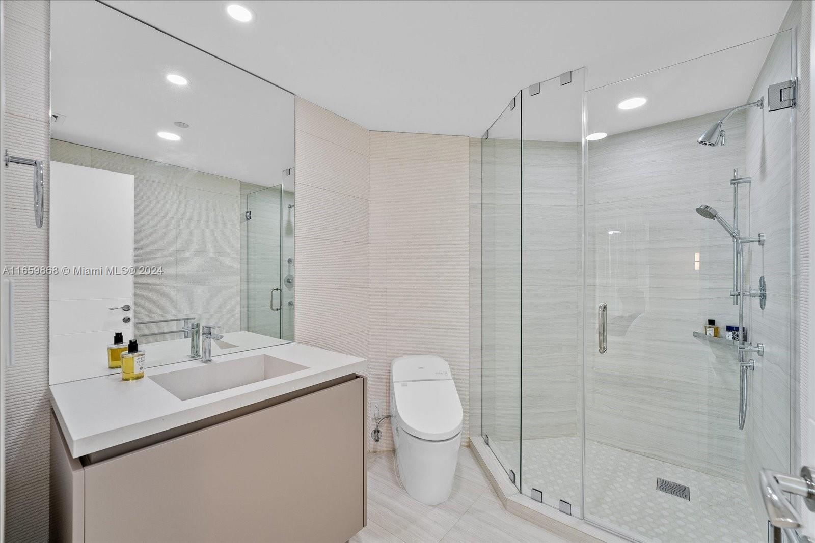 IL VILLAGGIO ON SOUTH BEA - Residential