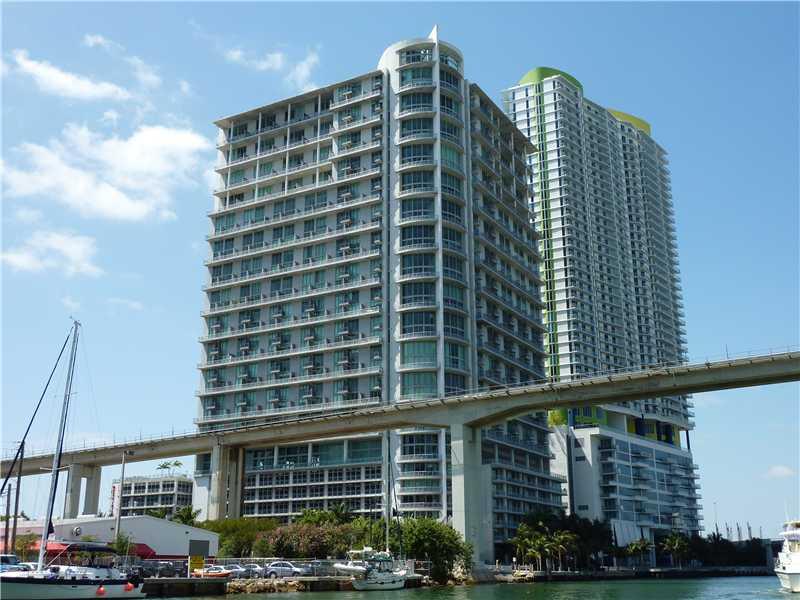 Priced to rent quickly. 1 bed/1 bath at Neo Vertika with open floor plan, 638 interior square feet, balcony overlooking the pool, and stackable washer/dryer. Amenities include: fitness center, swimming pool, club room, racquetball court, concierge, sauna , hot tub, and more. Walking distance to Mary Brickell Village and the upcoming Brickell City Centre.