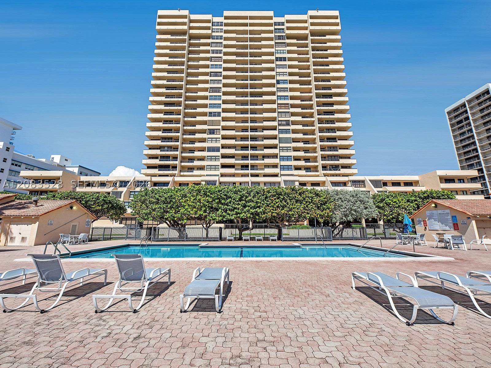 2555 Collins Ave 1604