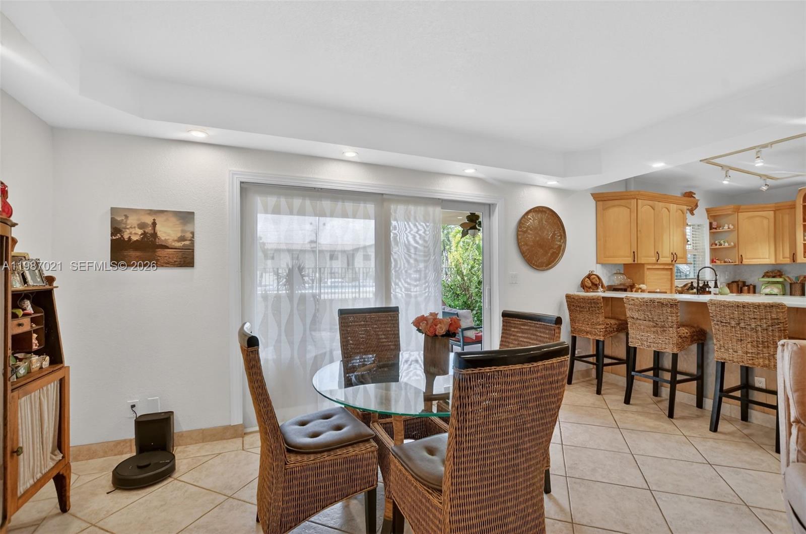 BEACH HOUSE VILLAGE CONDO - Residential