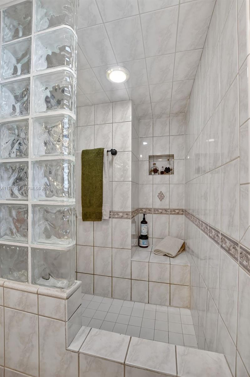 BEACH HOUSE VILLAGE CONDO - Residential