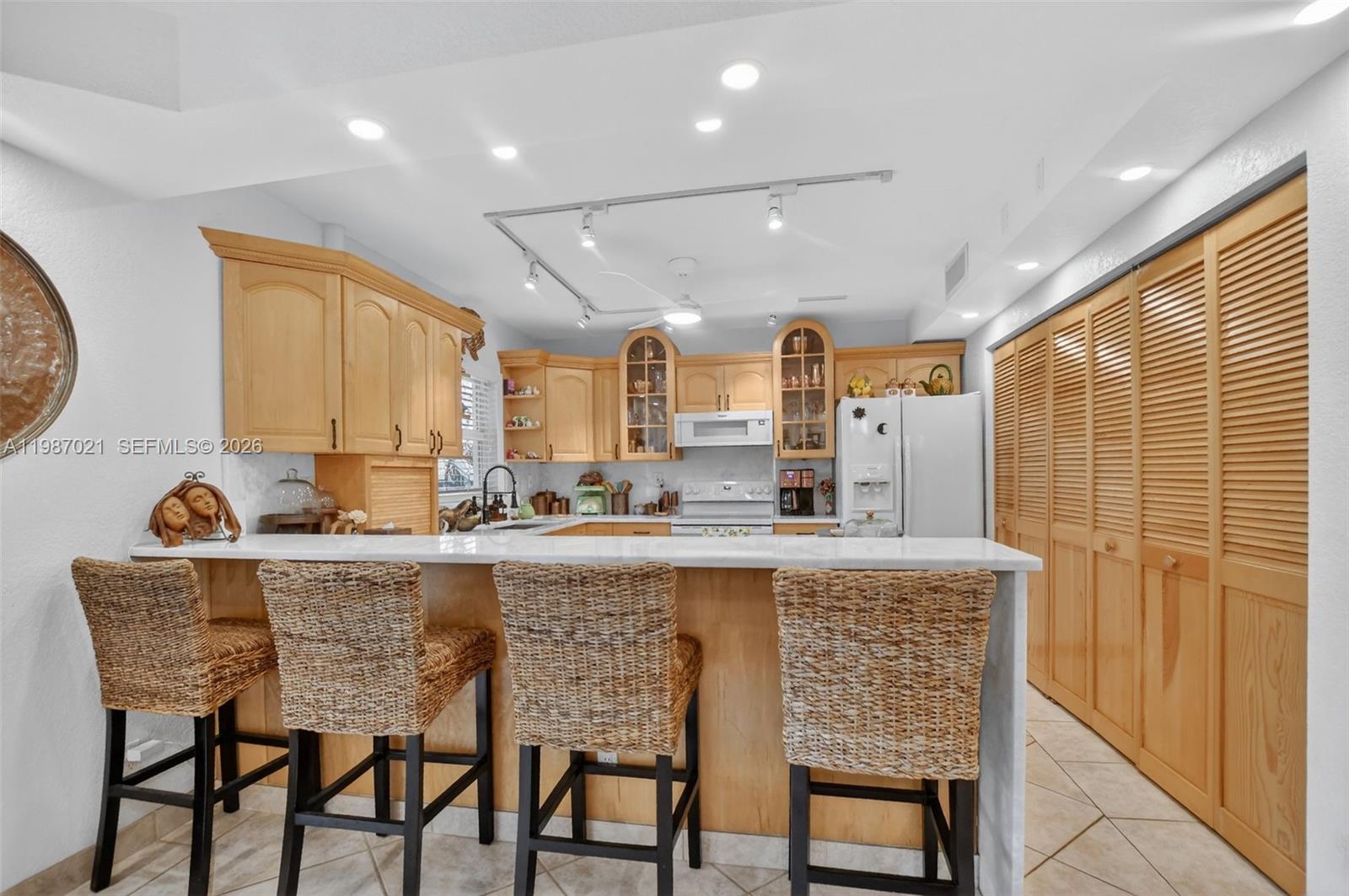 BEACH HOUSE VILLAGE CONDO - Residential