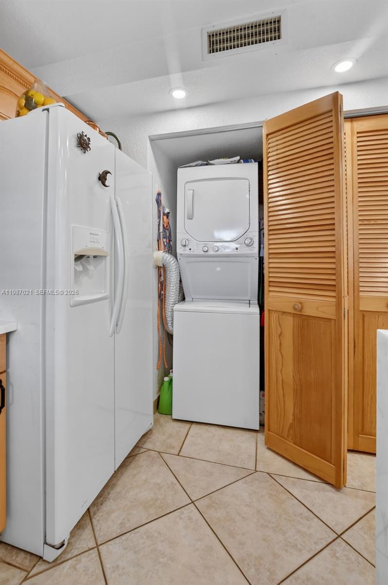 BEACH HOUSE VILLAGE CONDO - Residential