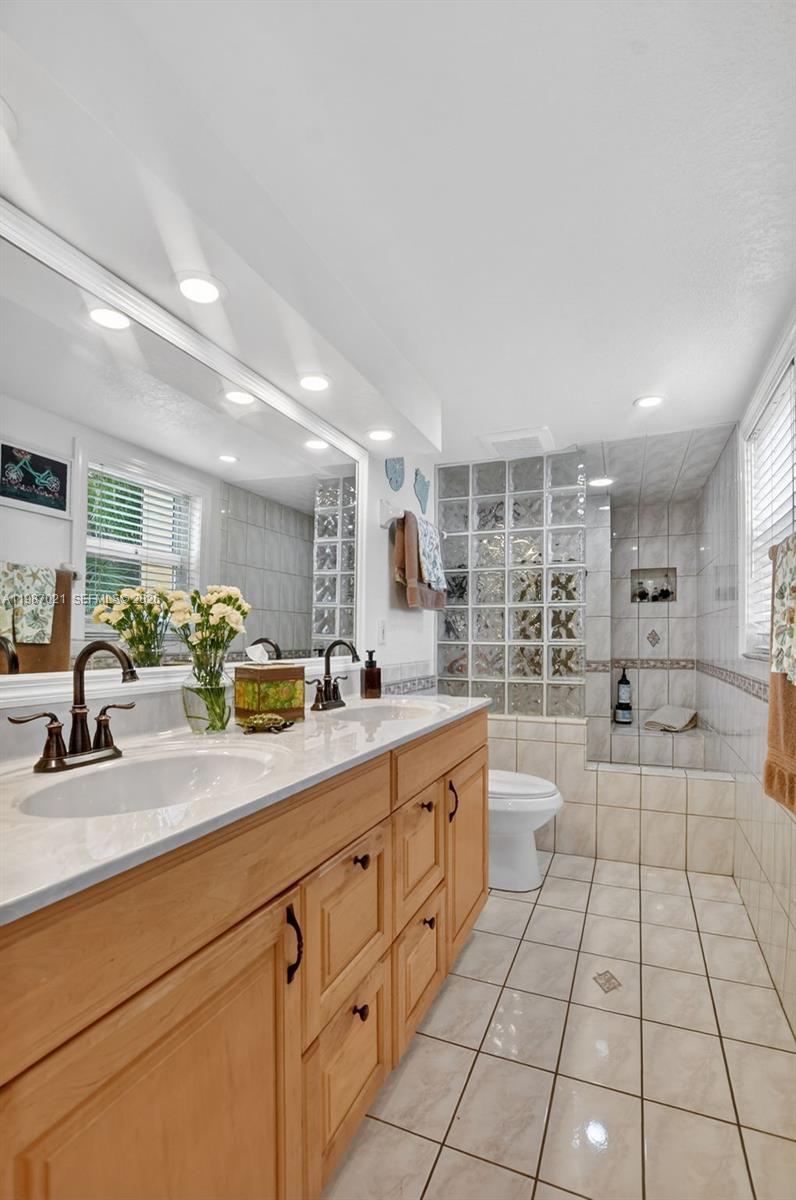 BEACH HOUSE VILLAGE CONDO - Residential