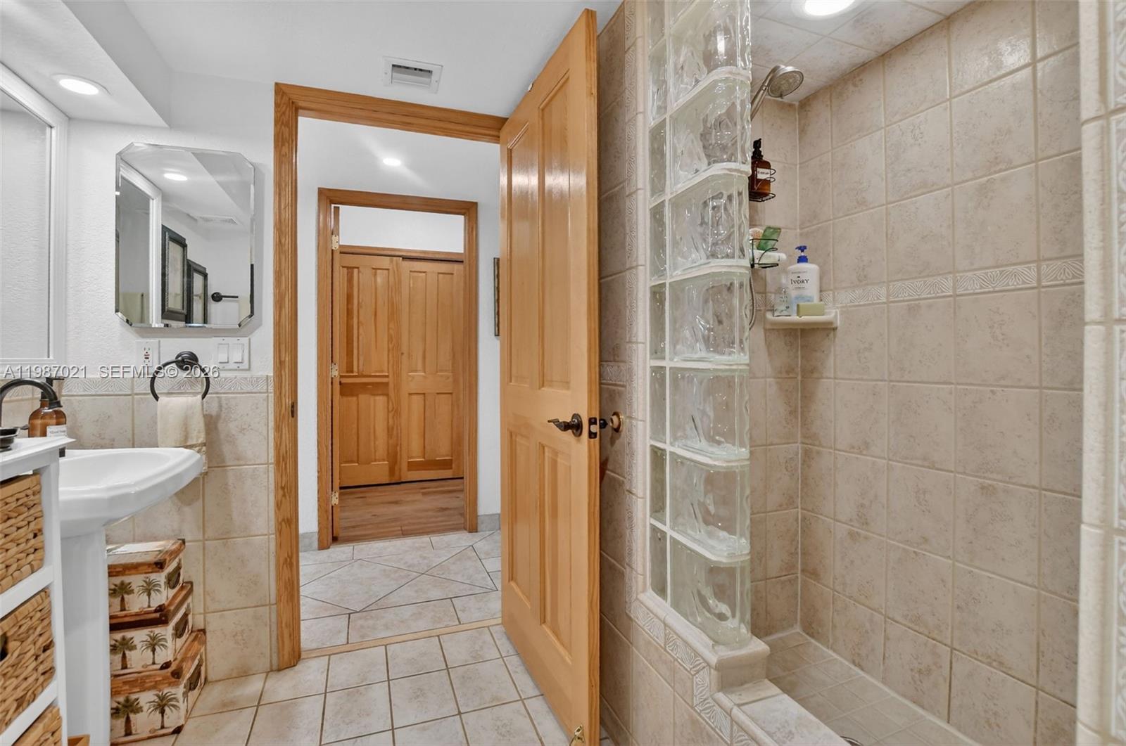 BEACH HOUSE VILLAGE CONDO - Residential