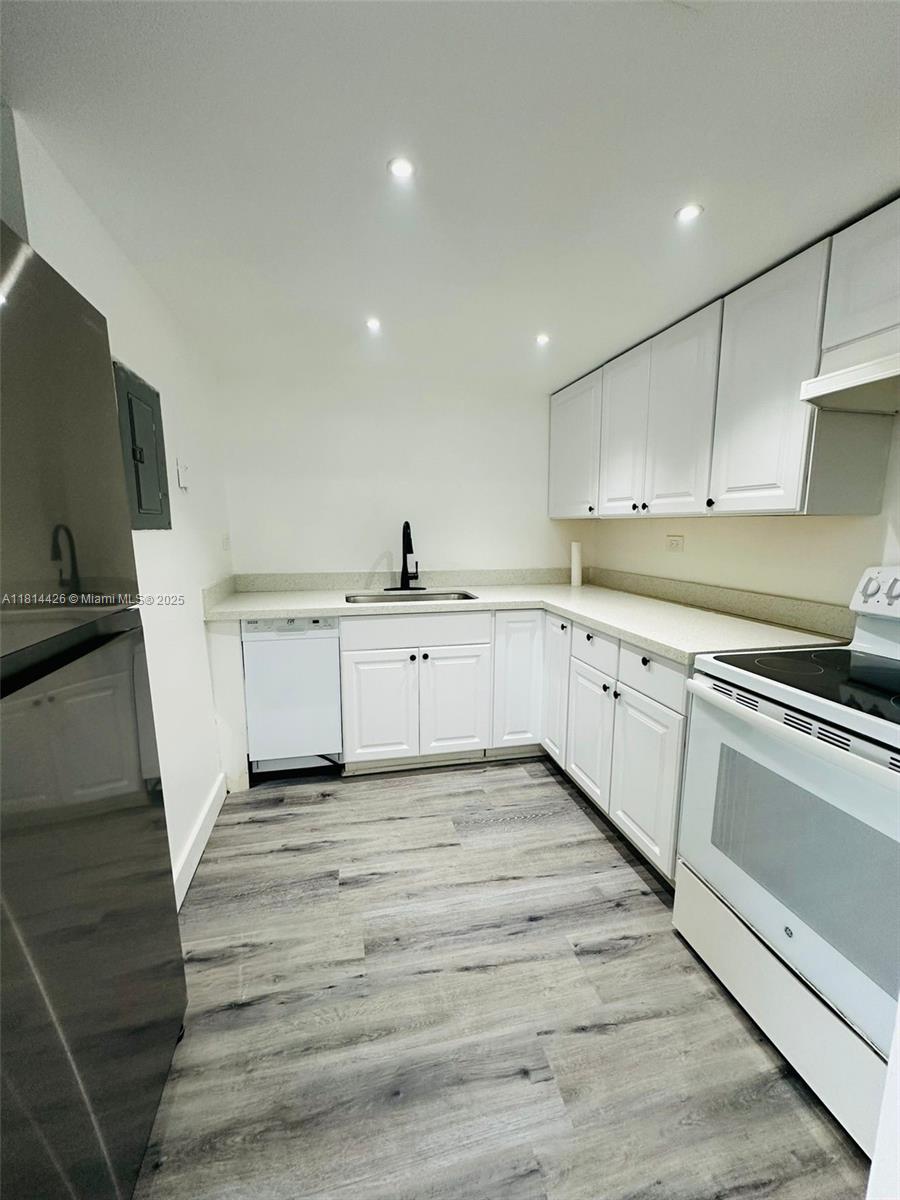 SERENITY ON THE RIVER CON - Residential Lease
