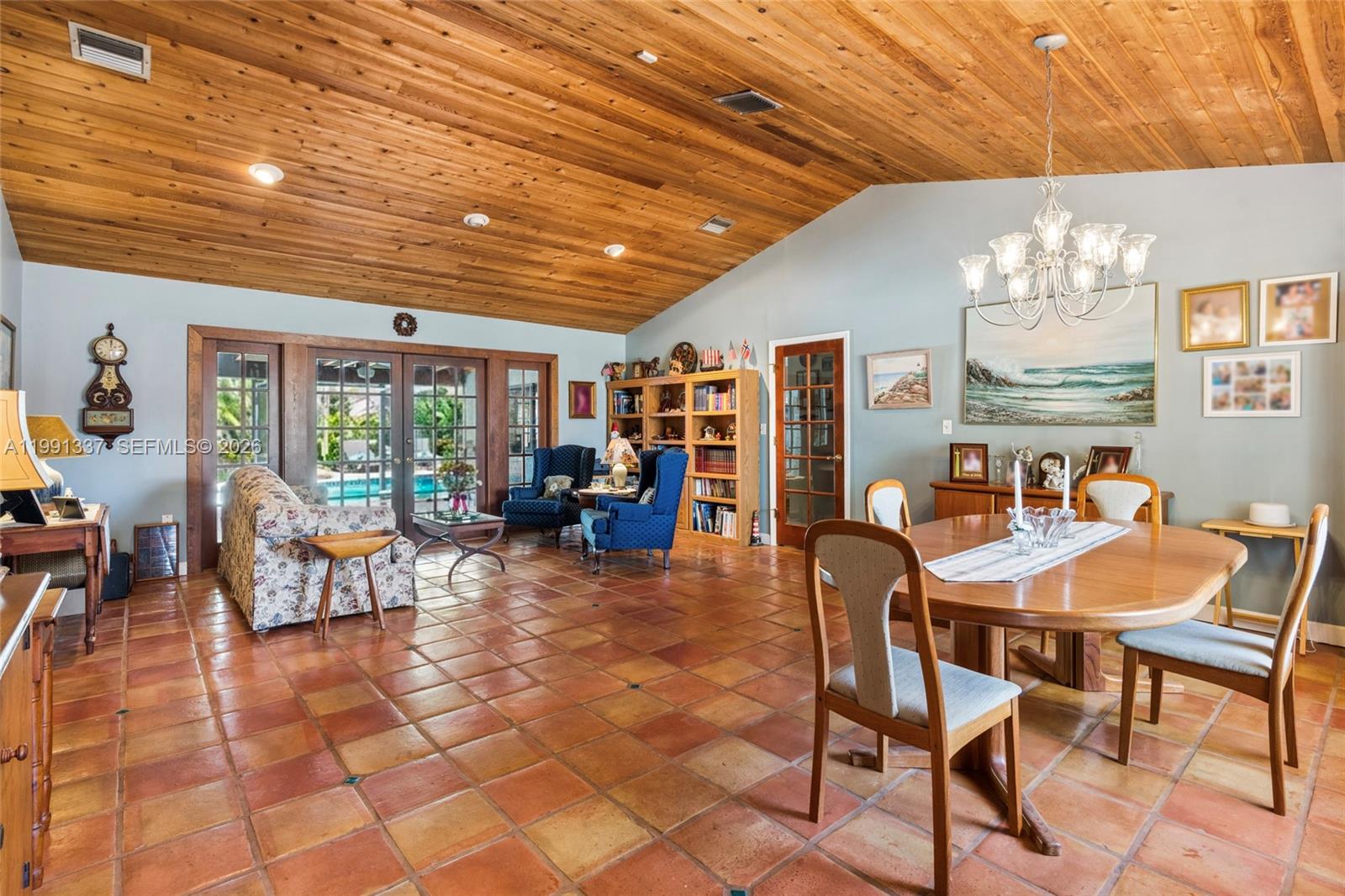 LINDGREN WEST - Residential