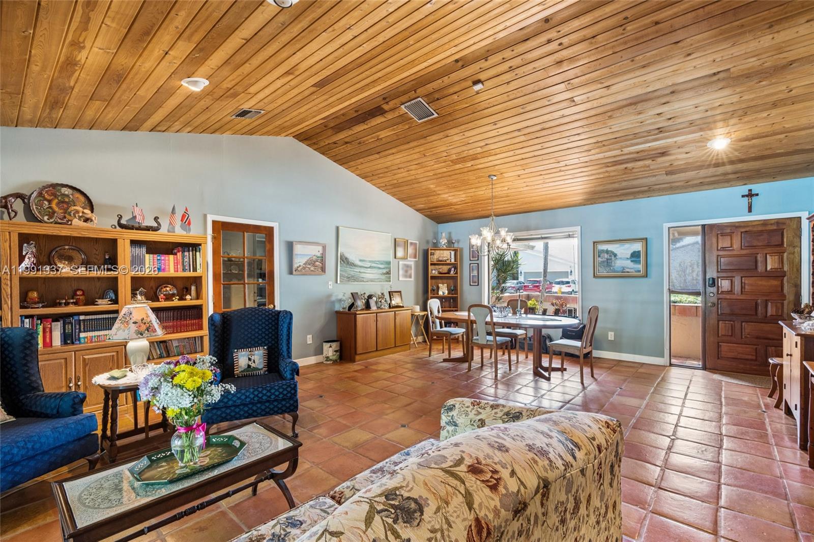 LINDGREN WEST - Residential