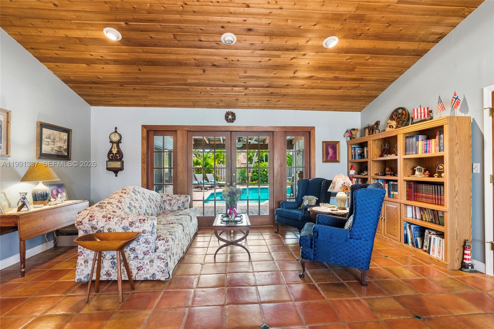 LINDGREN WEST - Residential