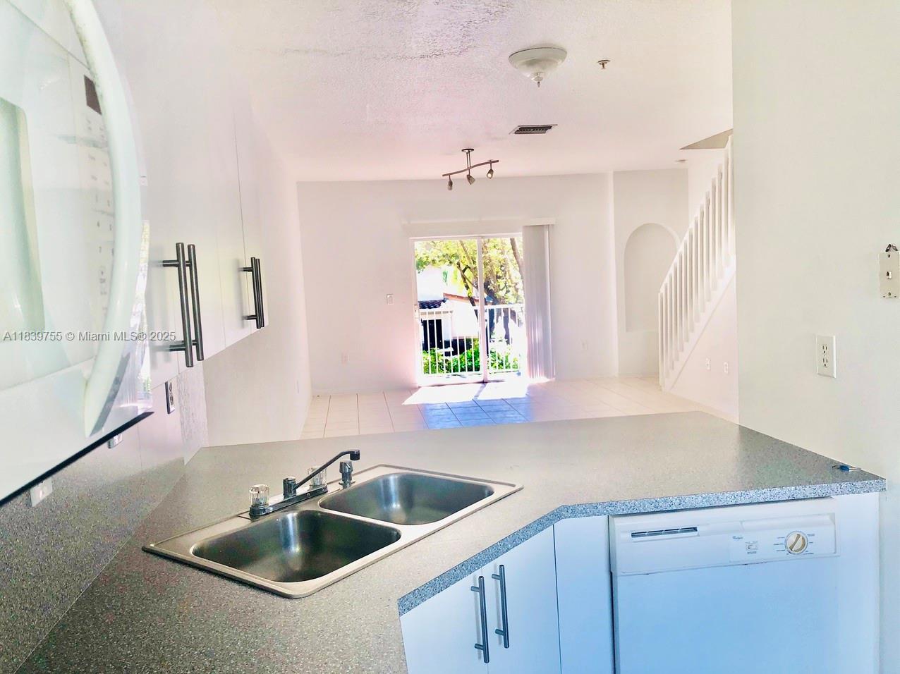 5670 NW 116th Ave 205