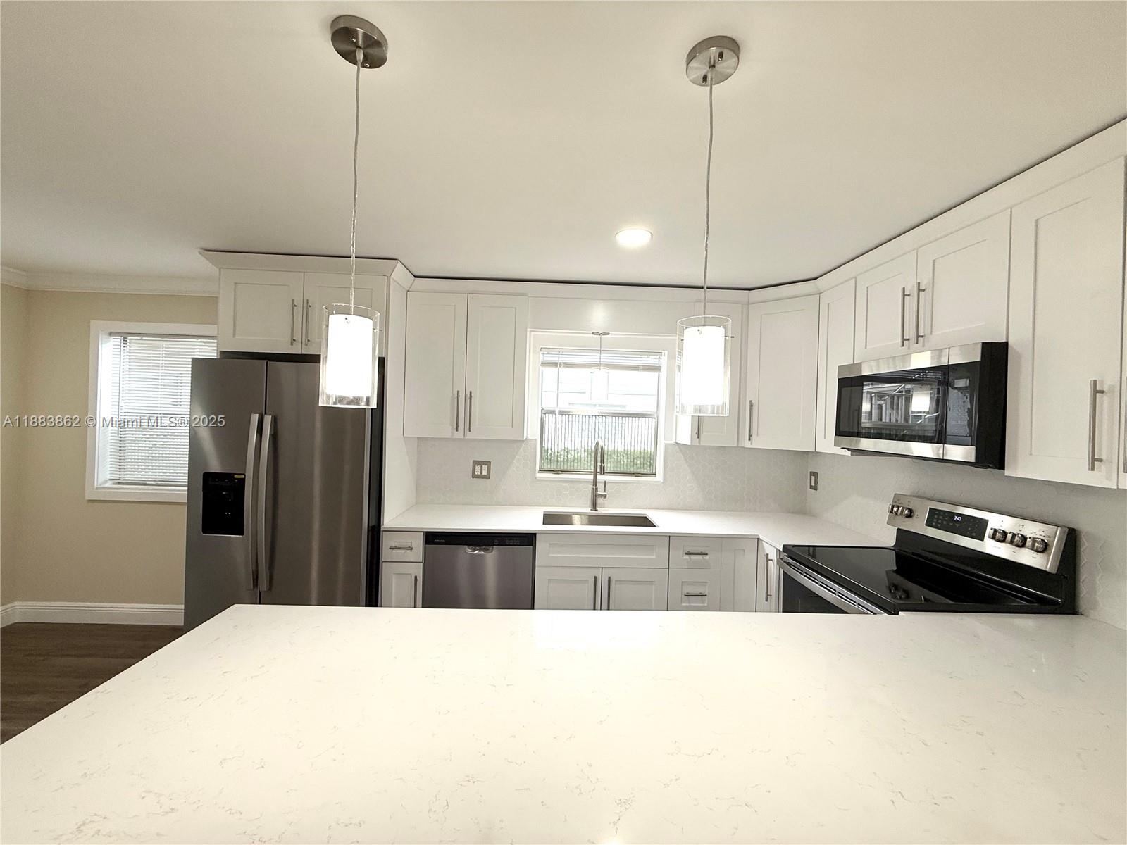 View photos, virtual tours, details... 641 N Flanders N 641